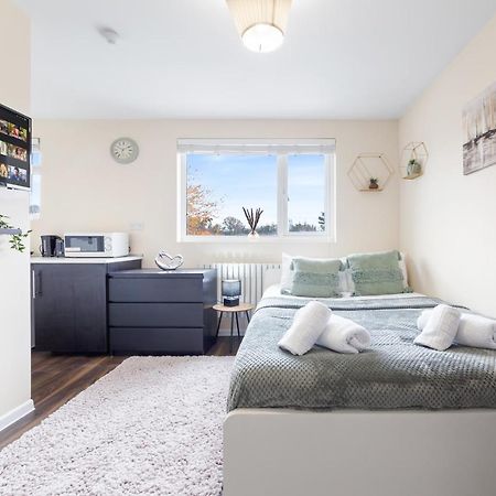 ايزلورث Twickenham Homes المظهر الخارجي الصورة