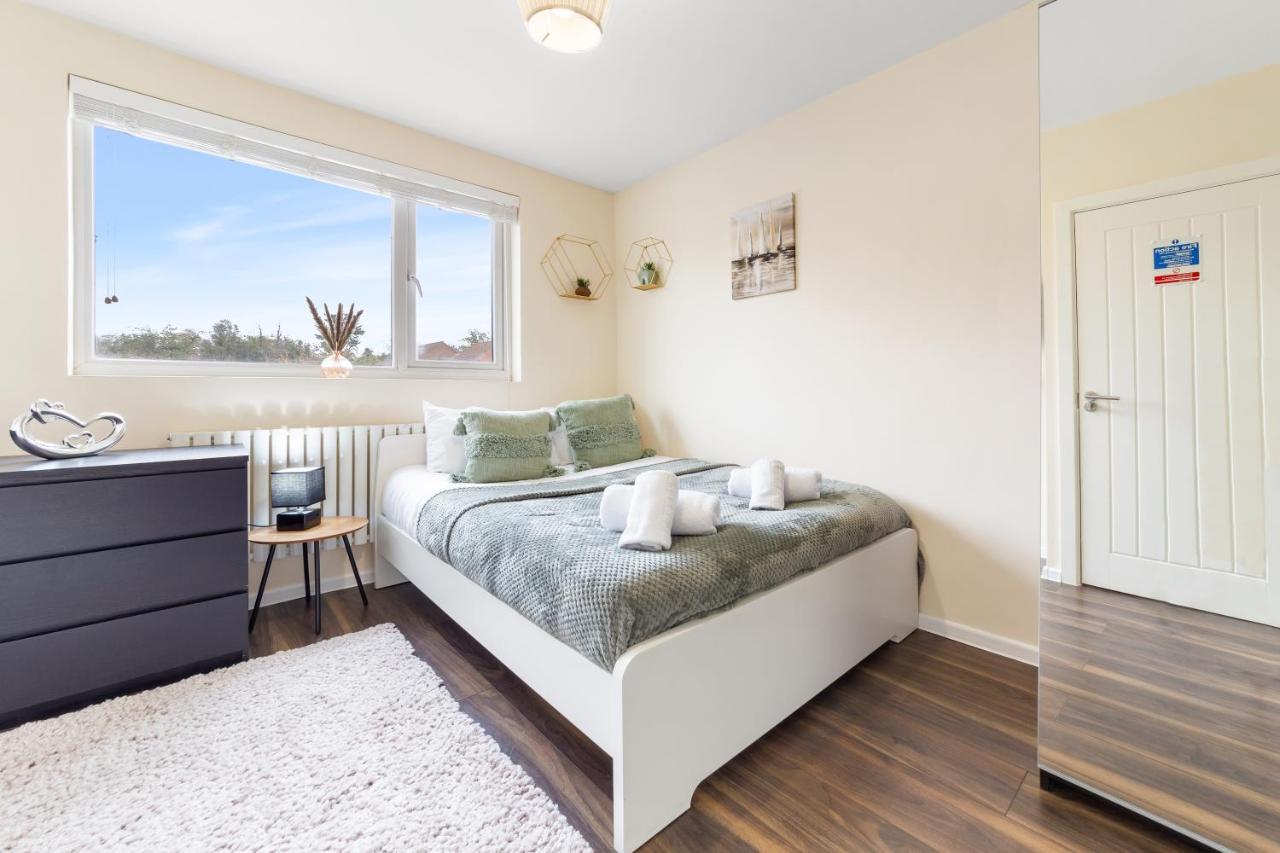 ايزلورث Twickenham Homes المظهر الخارجي الصورة